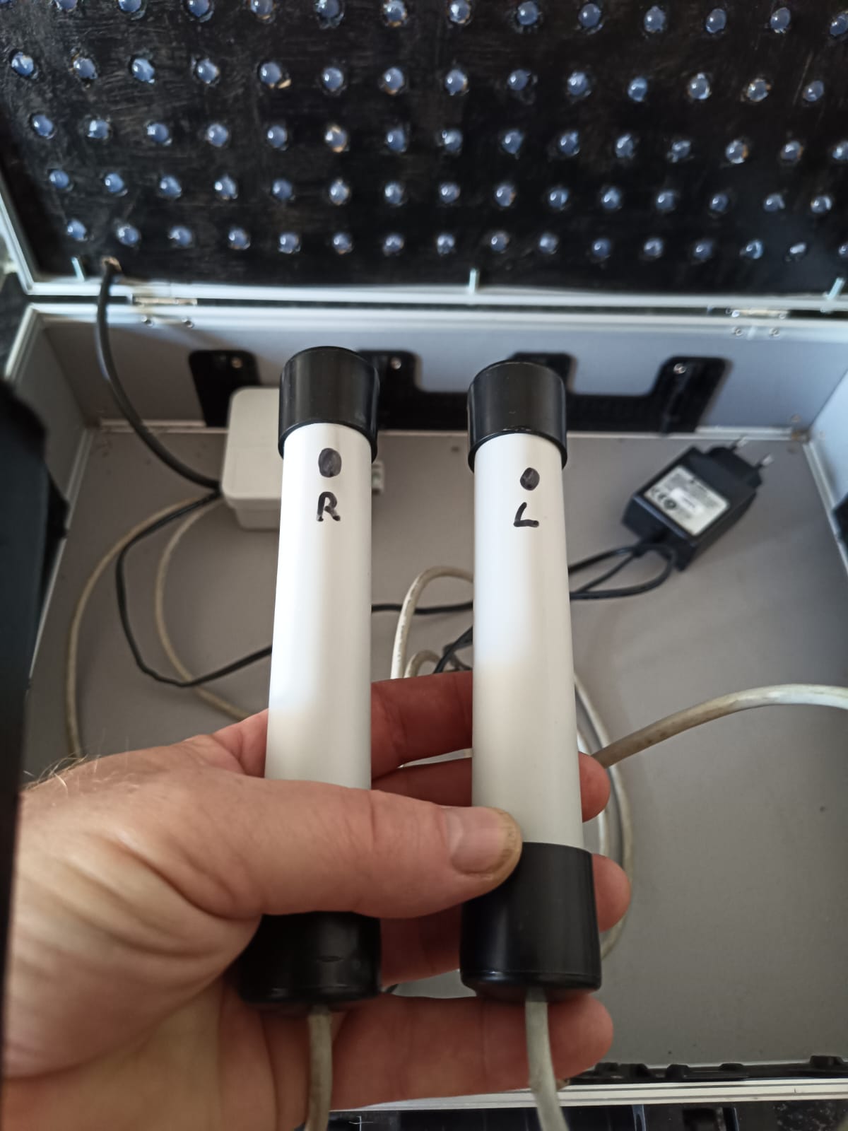 Handcontroller in ihrer Ausgangsposition während der Kalibrierung